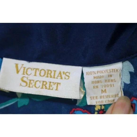 Victoria's Secret Gold Label 90's Satin Sleepshirt-Long Sleeves-Medium-Hi Lo - Picture 3 of 6